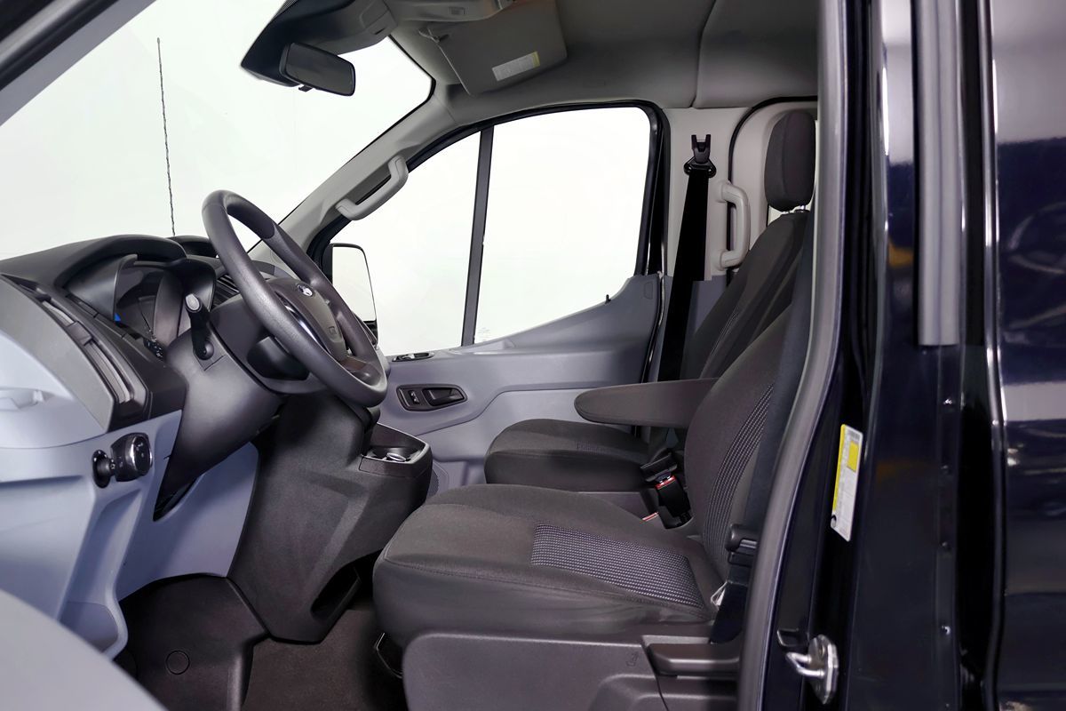 Ford Transit photo 18