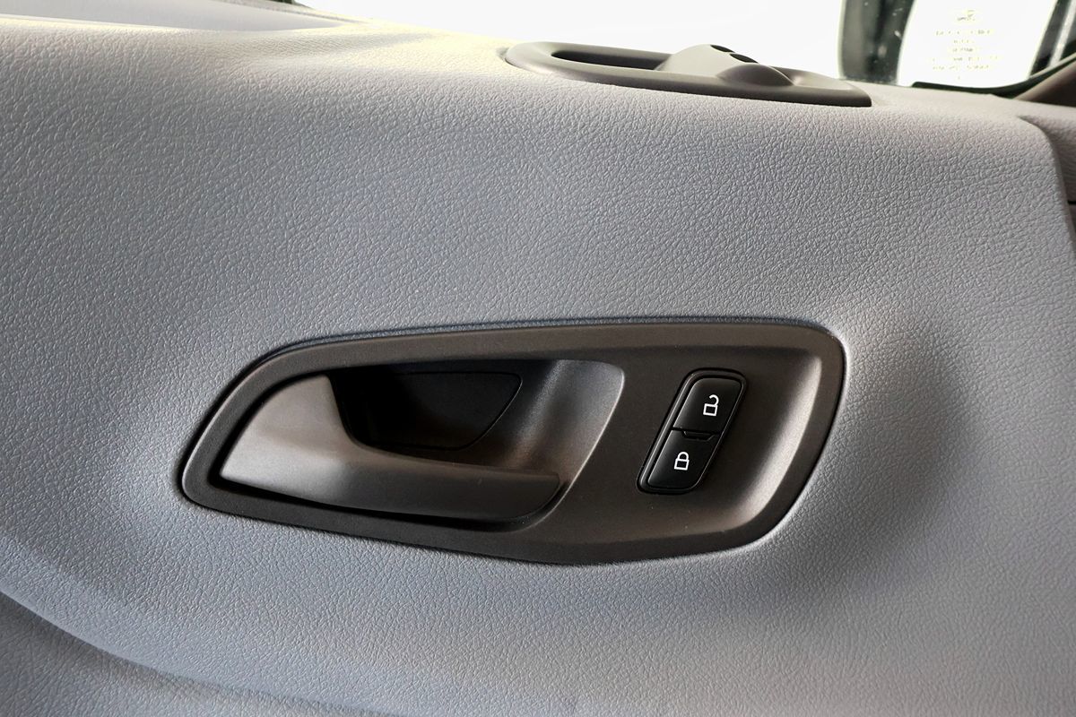 Ford Transit photo 17