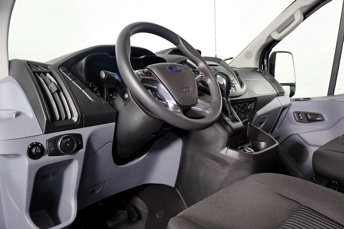 Ford Transit photo 20
