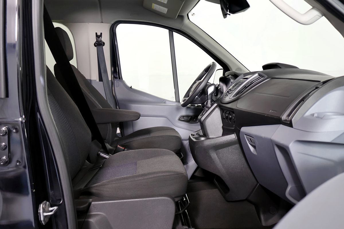 Ford Transit photo 39