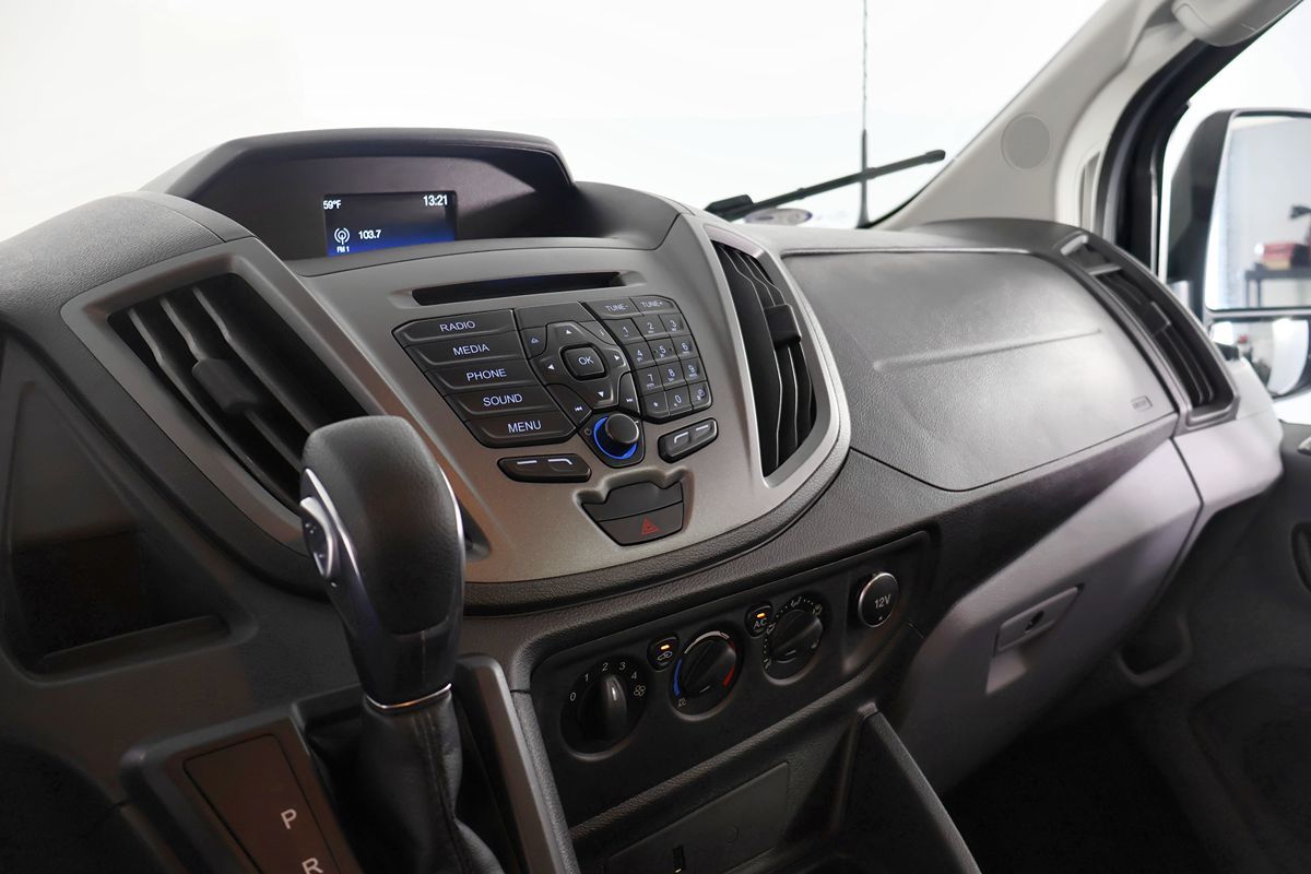 Ford Transit photo 28