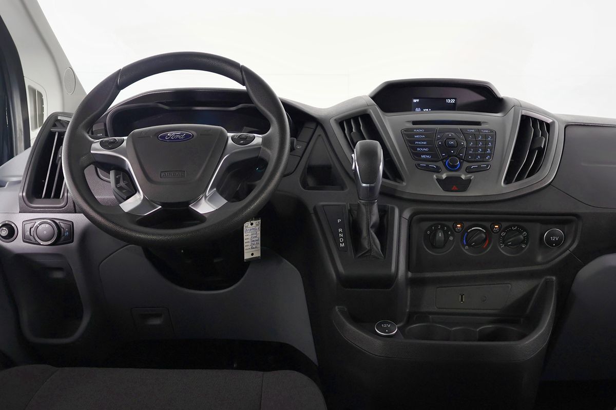 Ford Transit photo 22