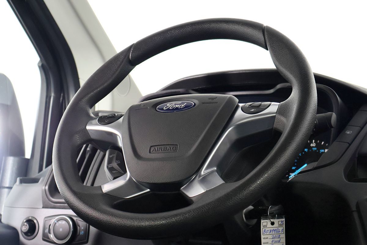 Ford Transit photo 23