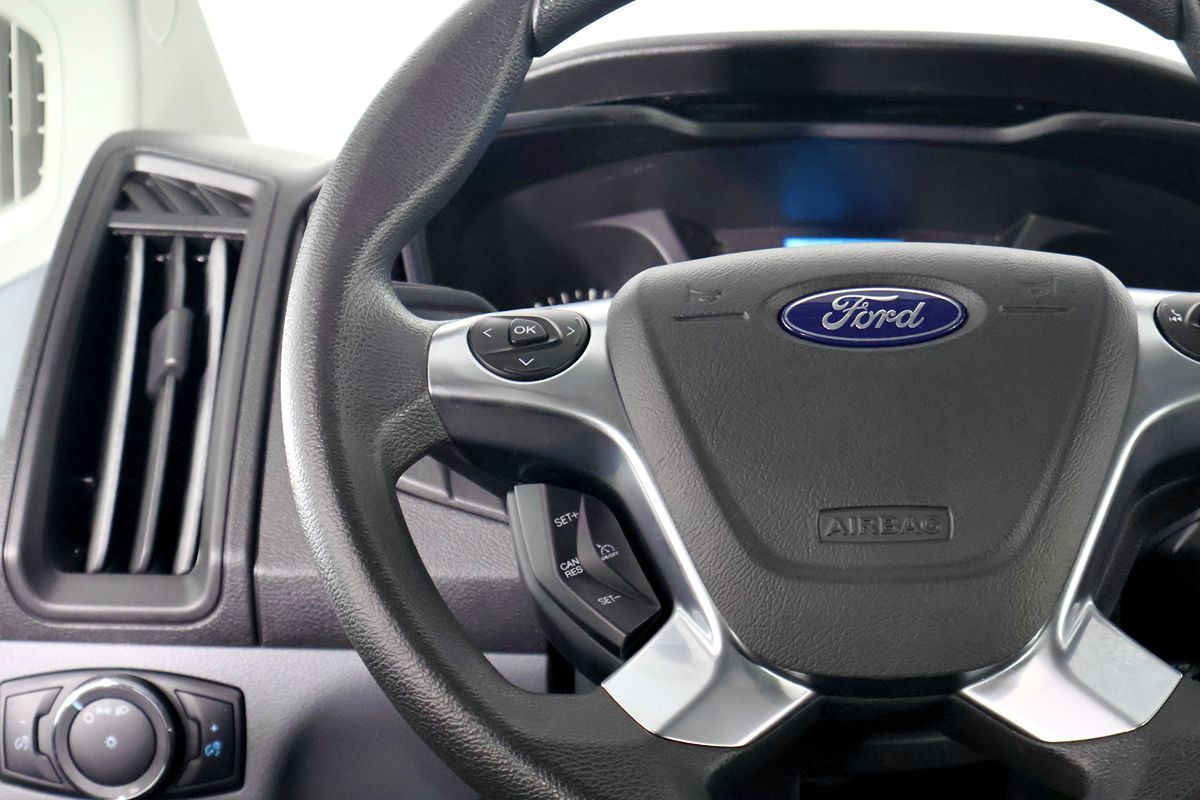 Ford Transit photo 24