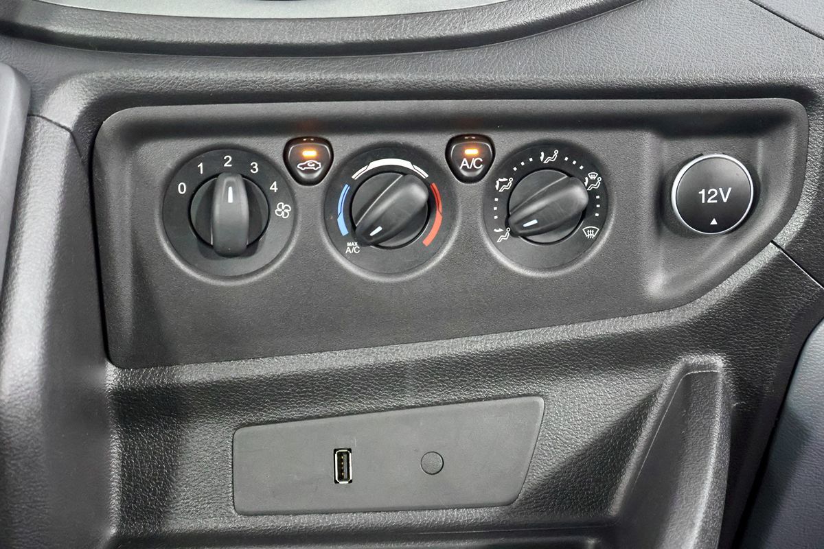 Ford Transit photo 33