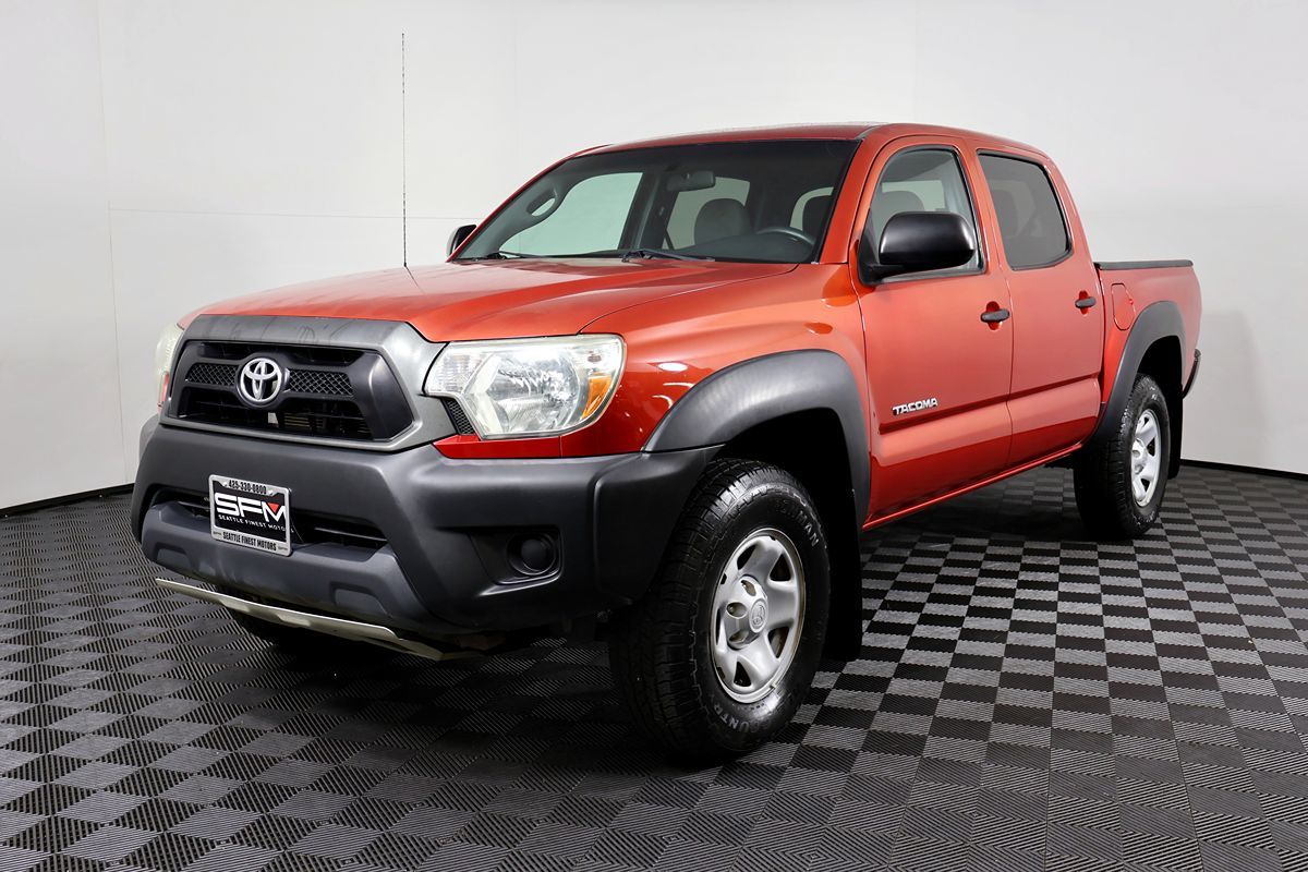 Toyota Tacoma photo 2