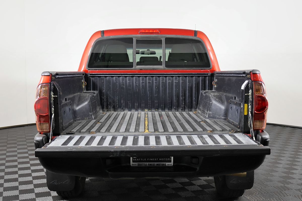 Toyota Tacoma photo 11