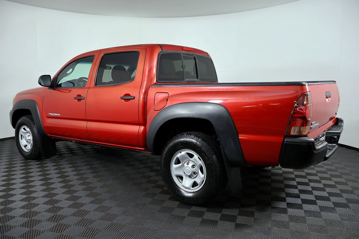 Toyota Tacoma photo 13