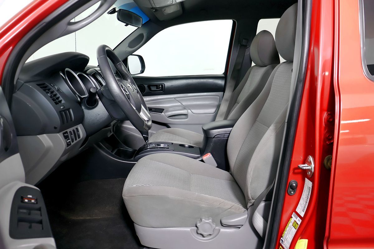Toyota Tacoma photo 17