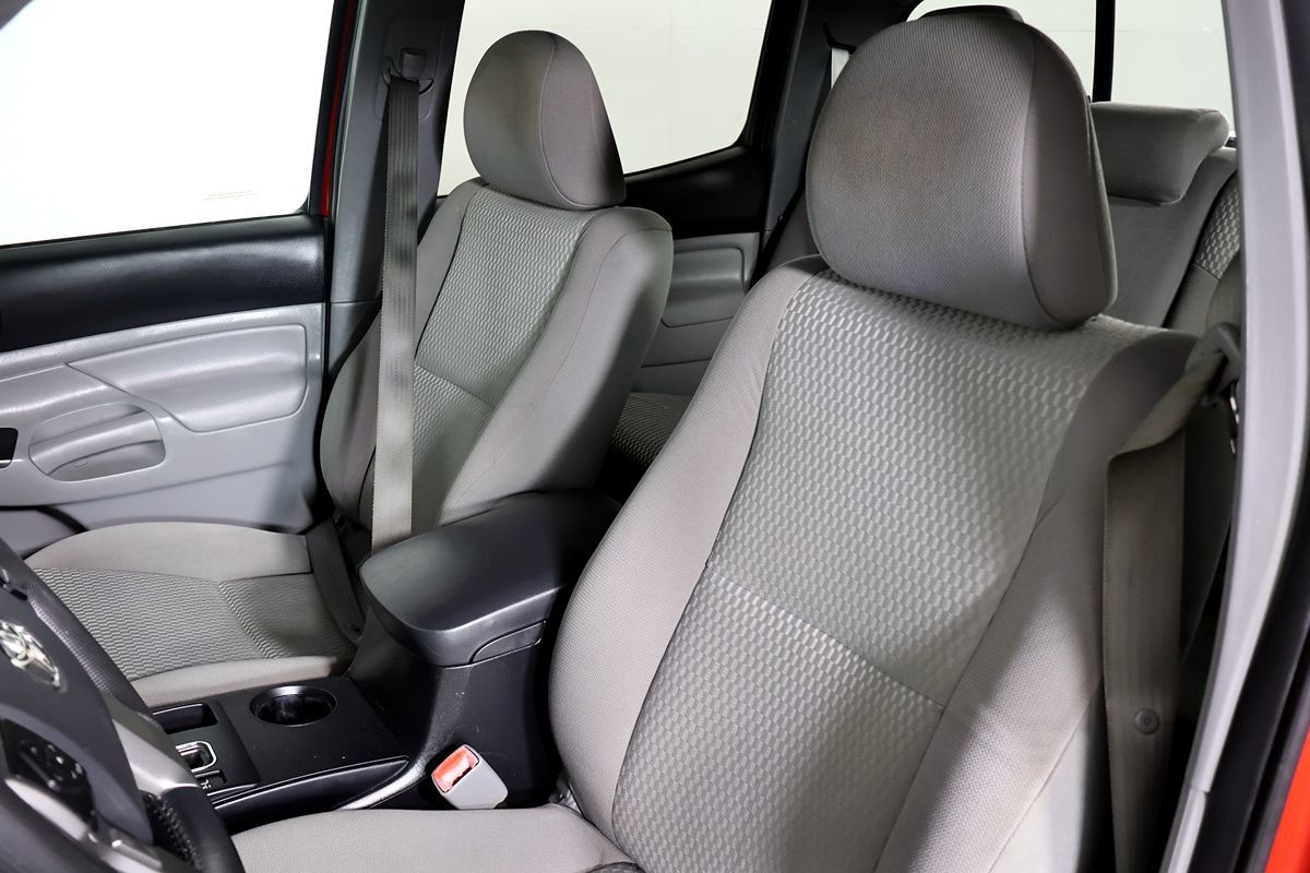 Toyota Tacoma photo 18