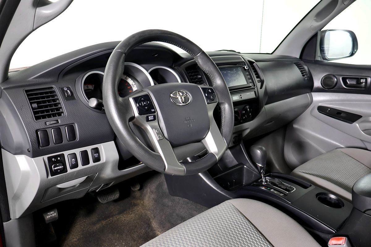 Toyota Tacoma photo 19