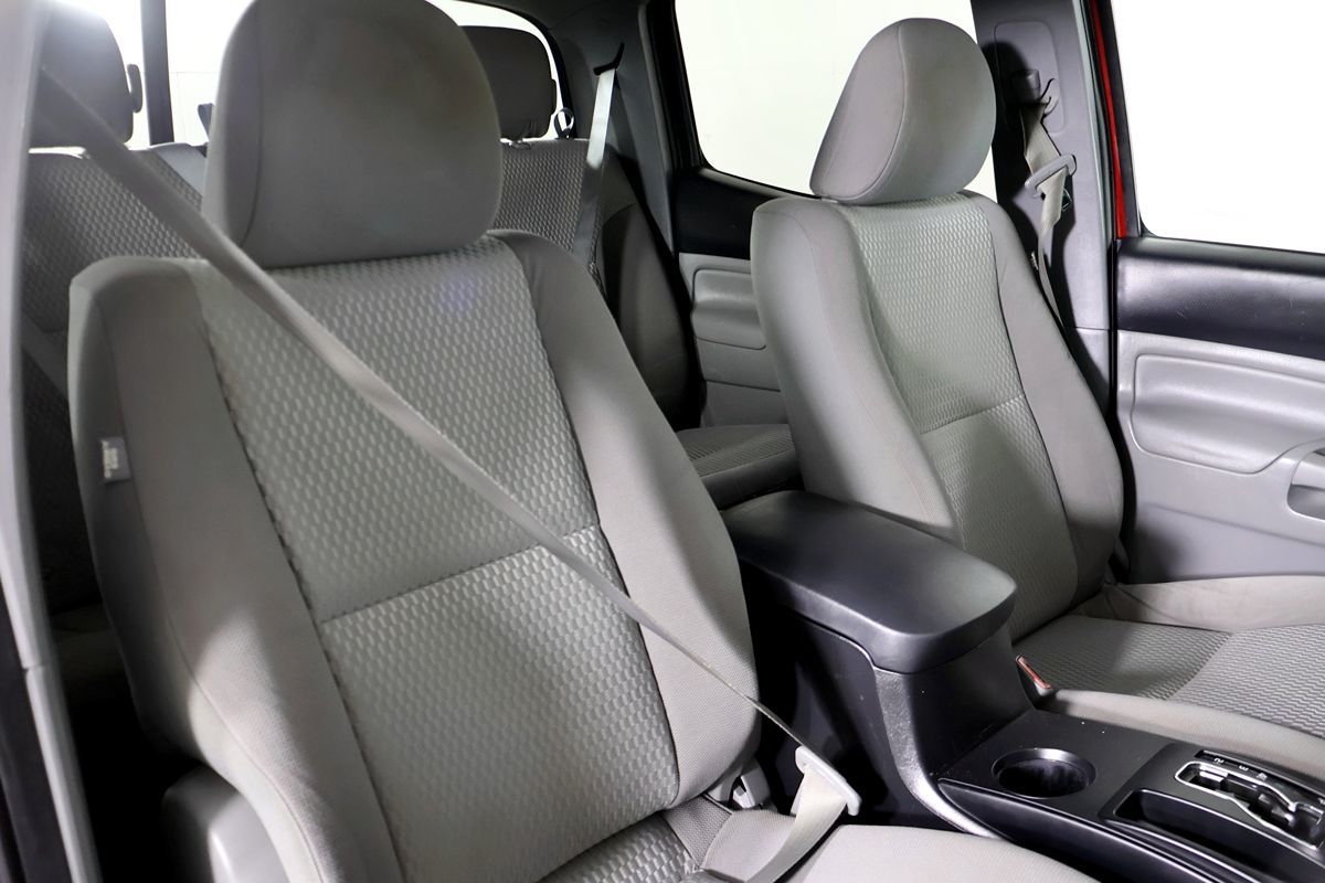 Toyota Tacoma photo 33
