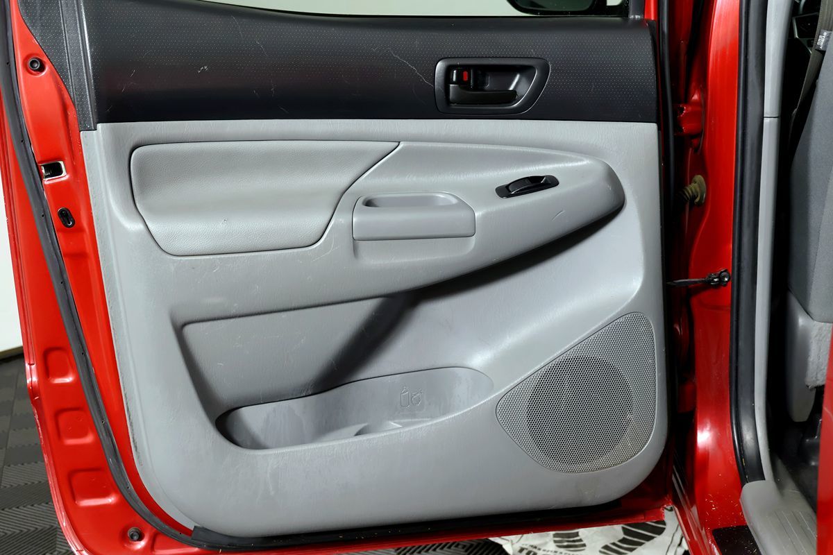 Toyota Tacoma photo 34