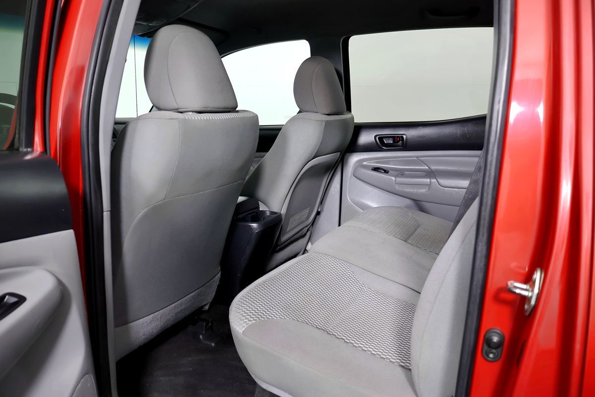 Toyota Tacoma photo 35