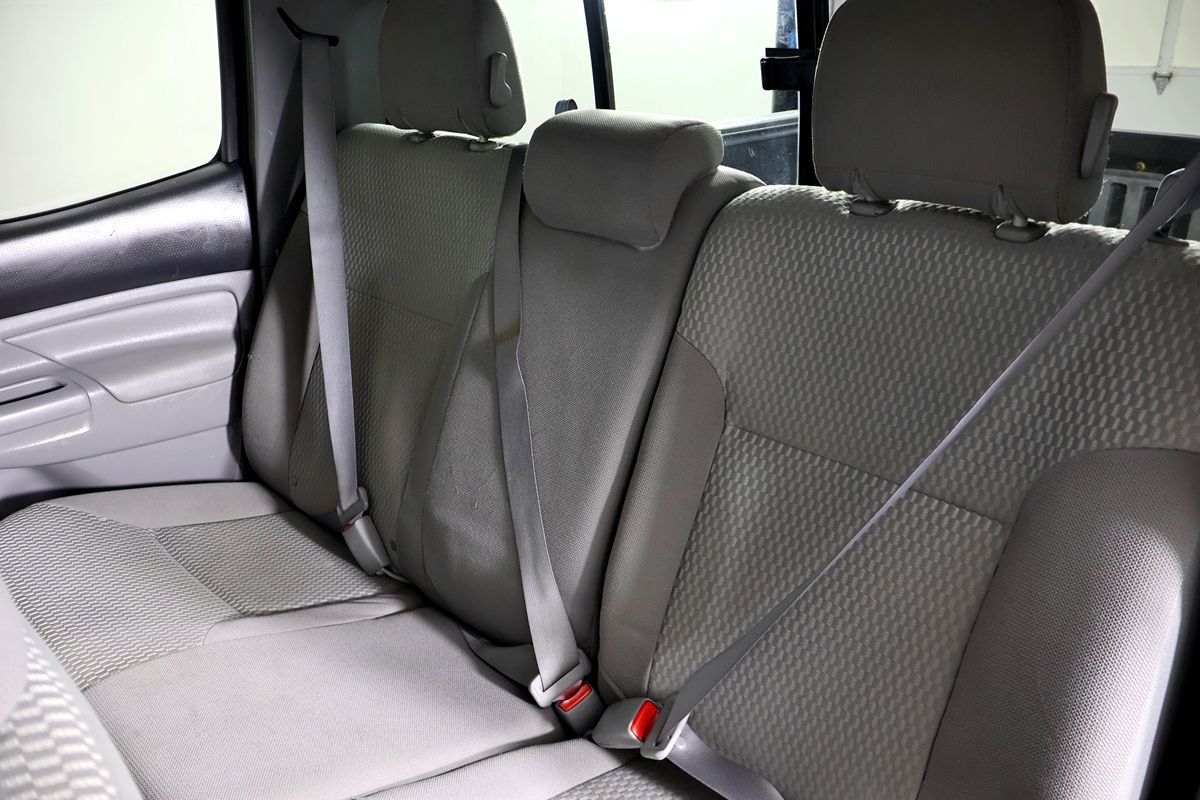 Toyota Tacoma photo 36