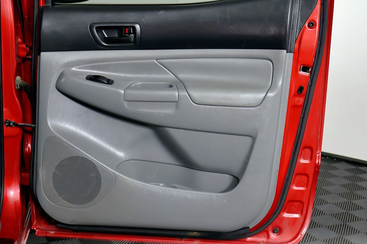 Toyota Tacoma photo 37