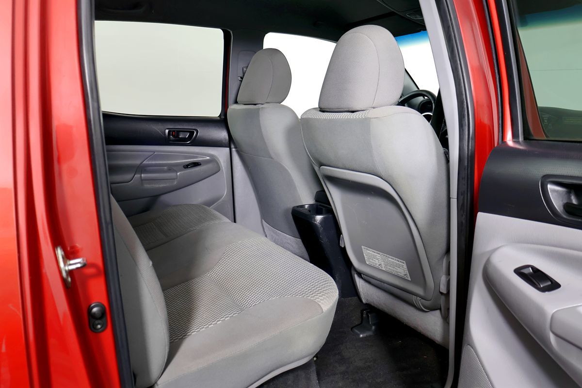 Toyota Tacoma photo 38