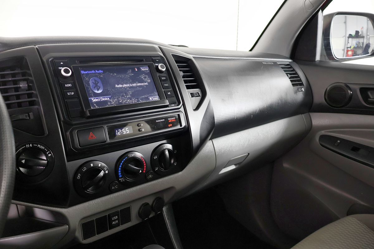 Toyota Tacoma photo 25