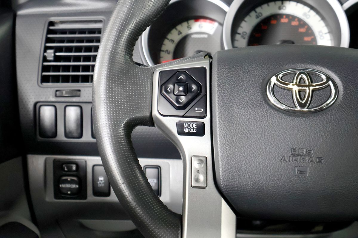 Toyota Tacoma photo 23