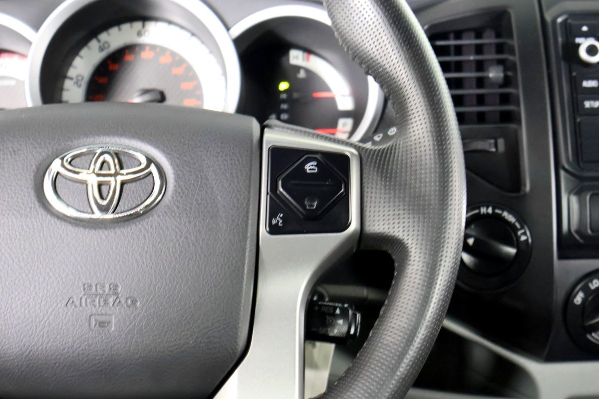 Toyota Tacoma photo 24