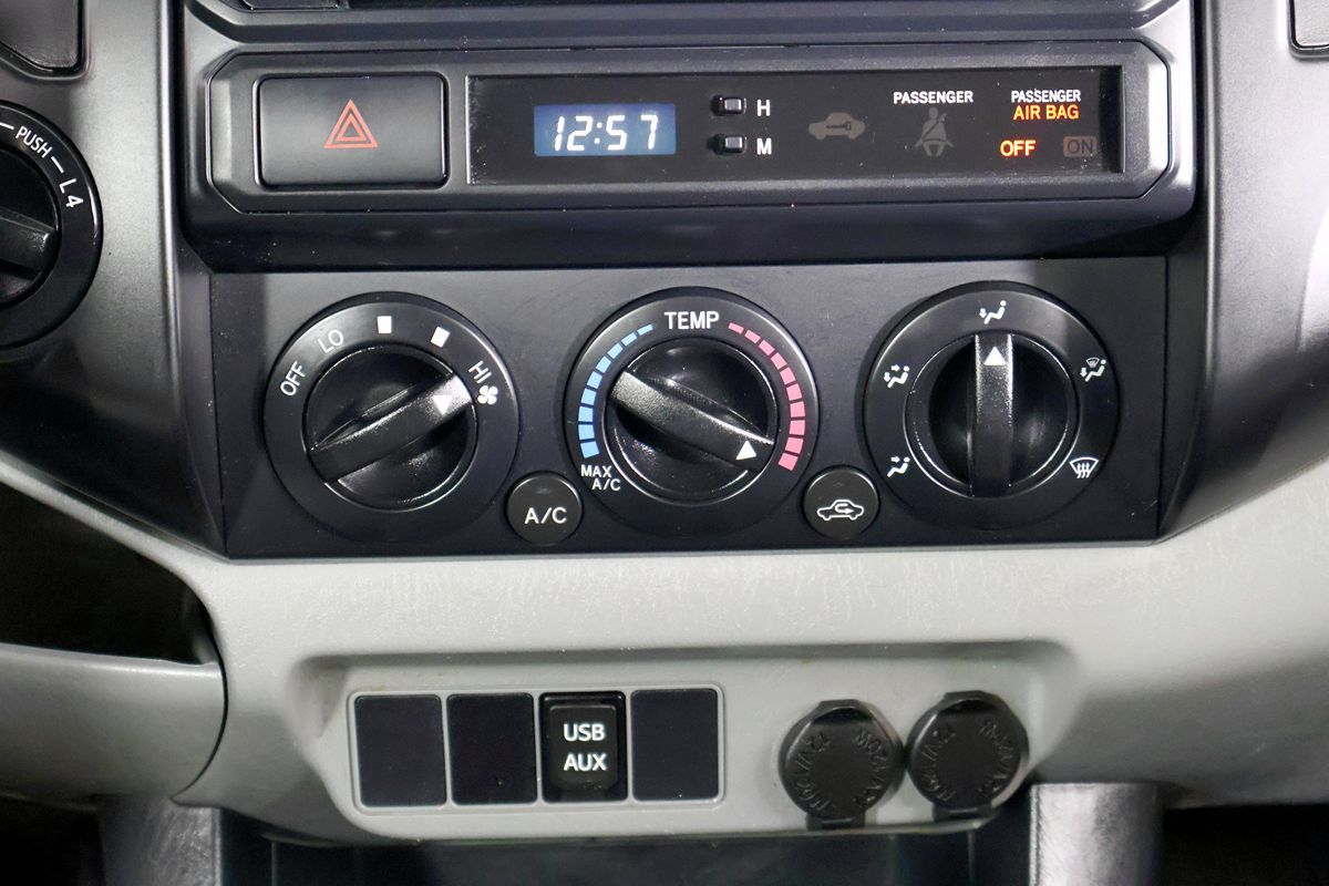 Toyota Tacoma photo 27