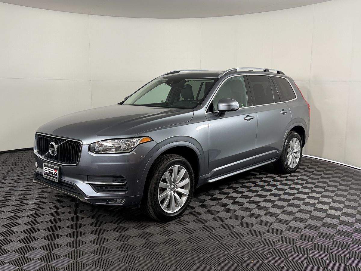 2016 Volvo XC90 T6 Momentum