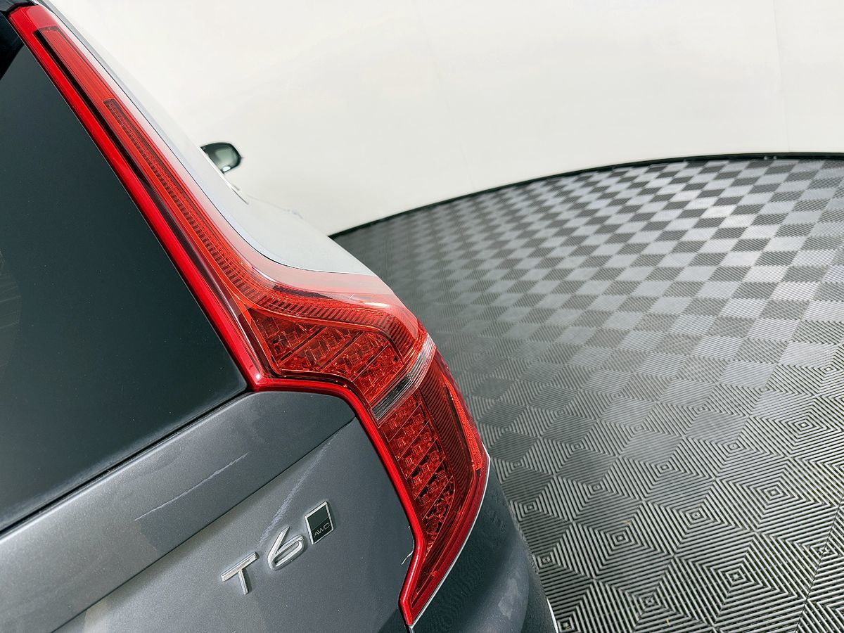 Volvo XC90 photo 11