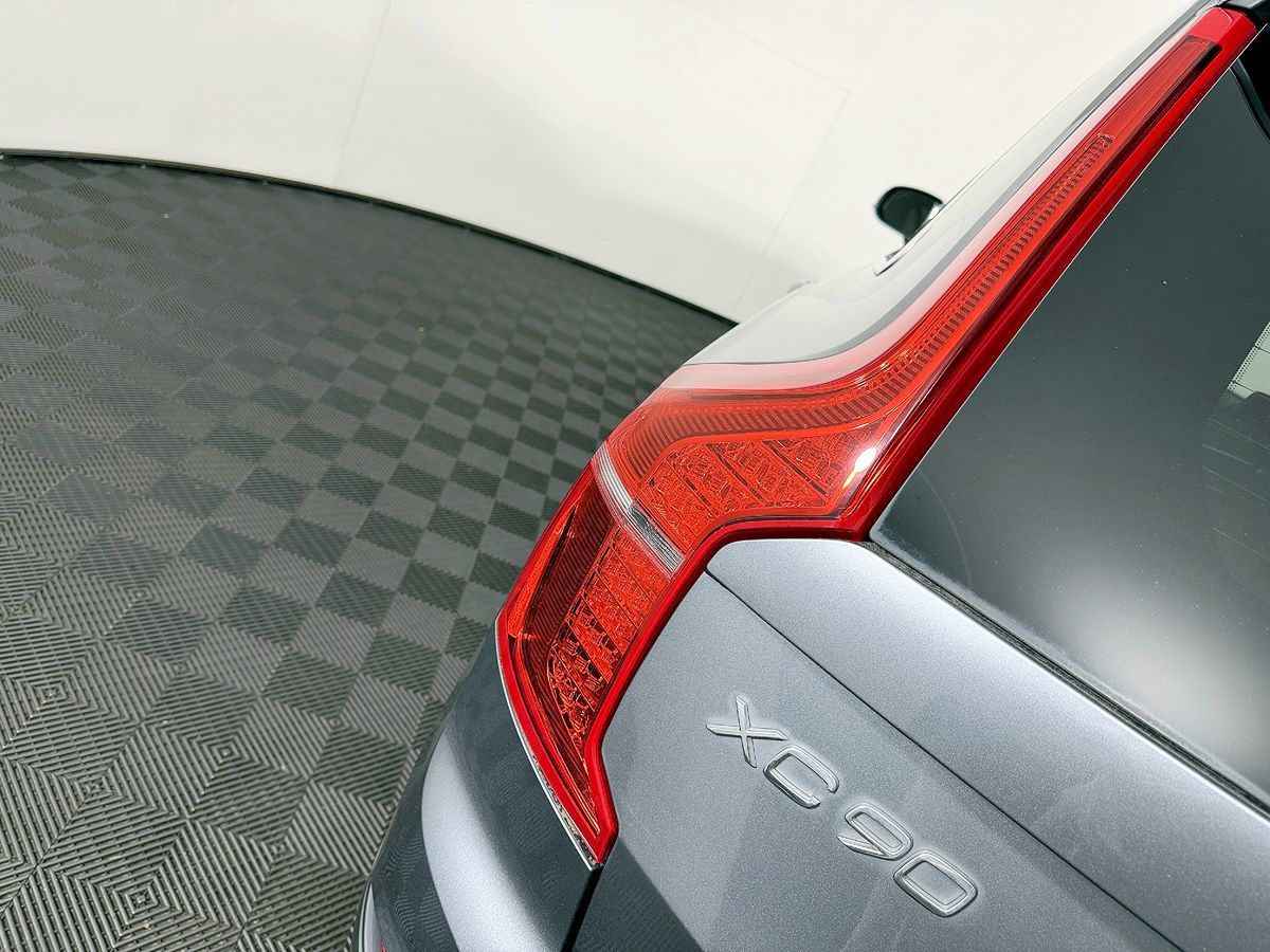 Volvo XC90 photo 12