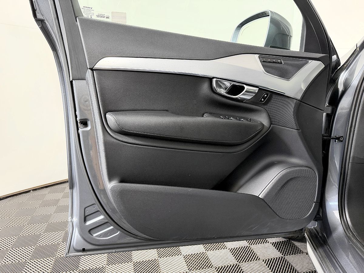 Volvo XC90 photo 30
