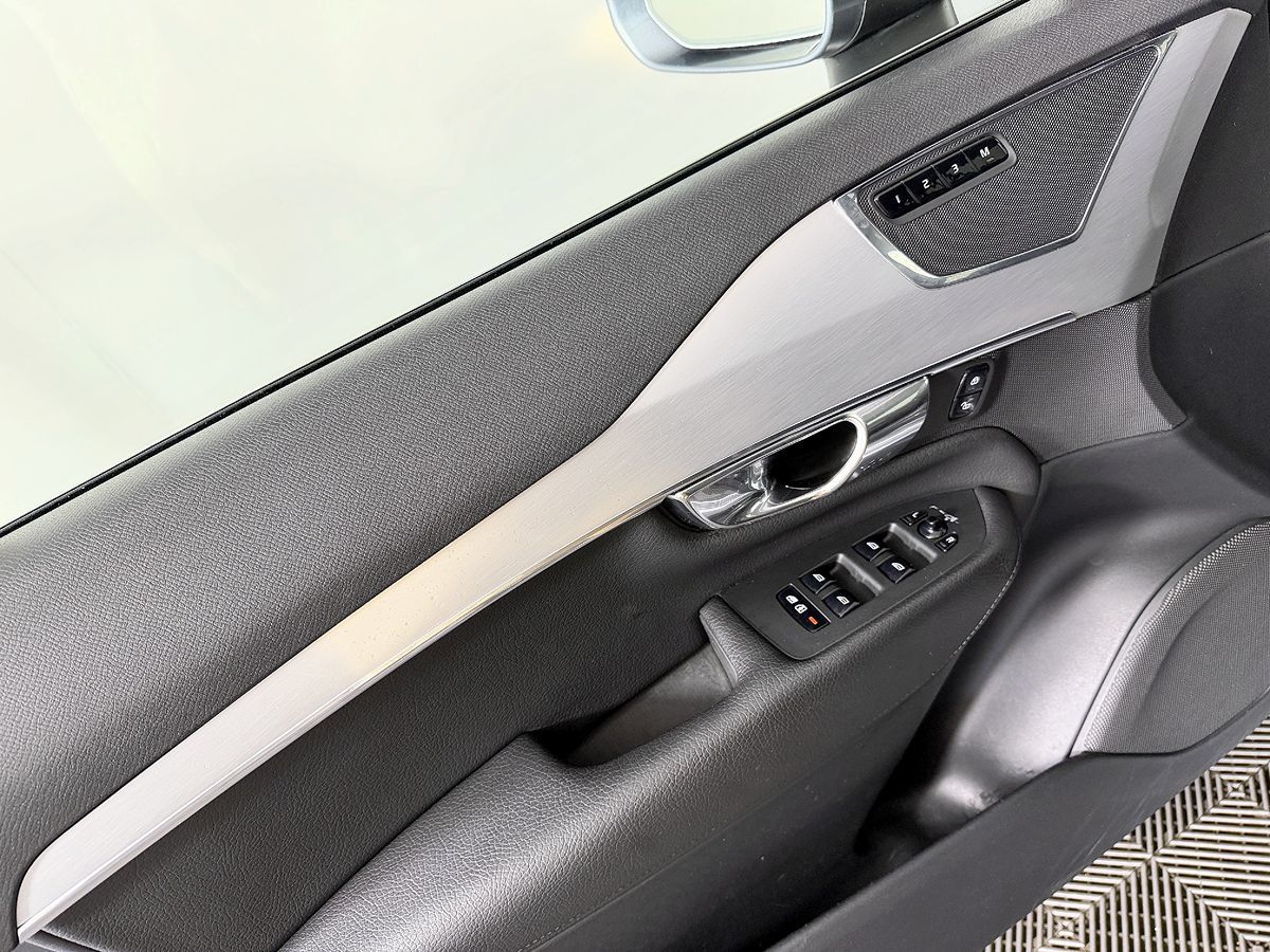Volvo XC90 photo 31
