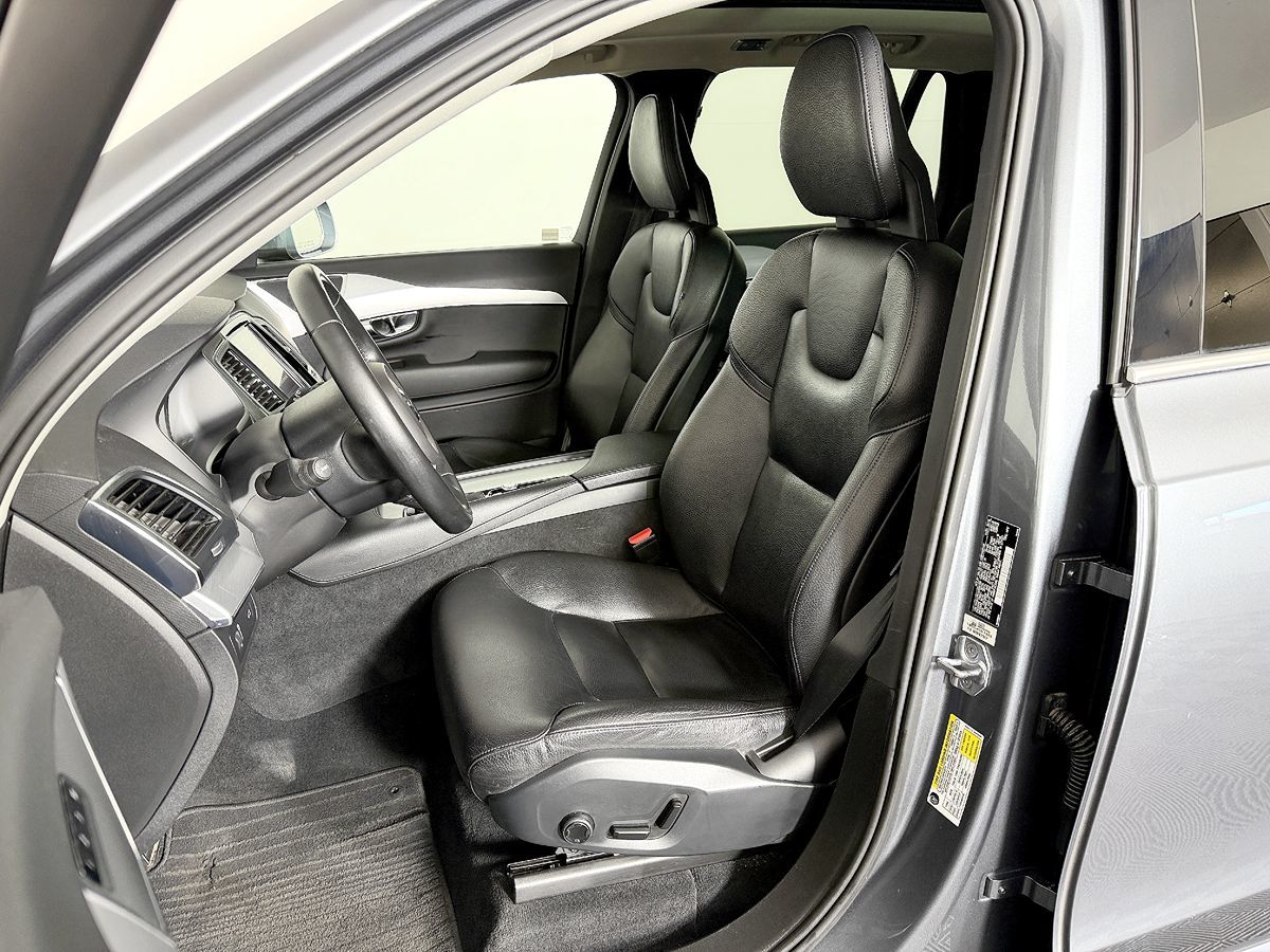 Volvo XC90 photo 36