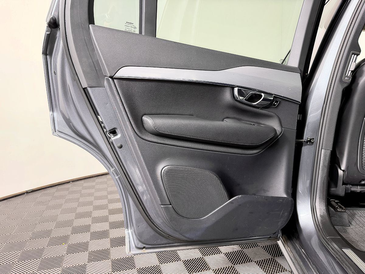 Volvo XC90 photo 39