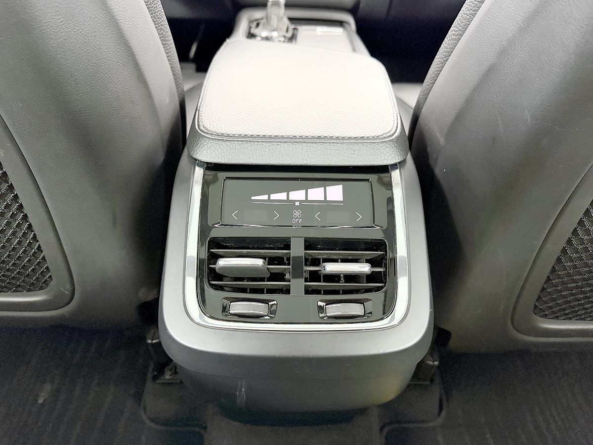 Volvo XC90 photo 58