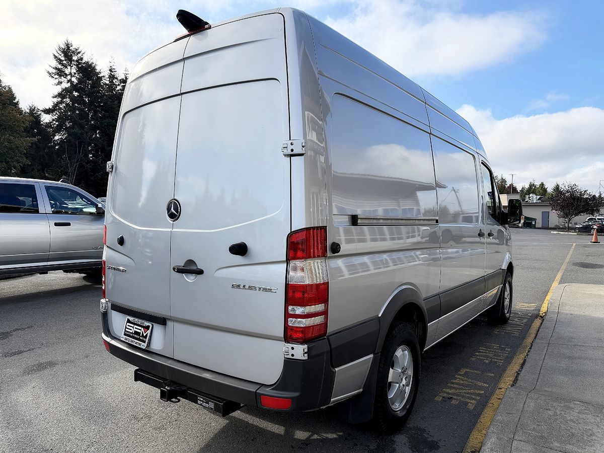 Mercedes-Benz Sprinter photo 9