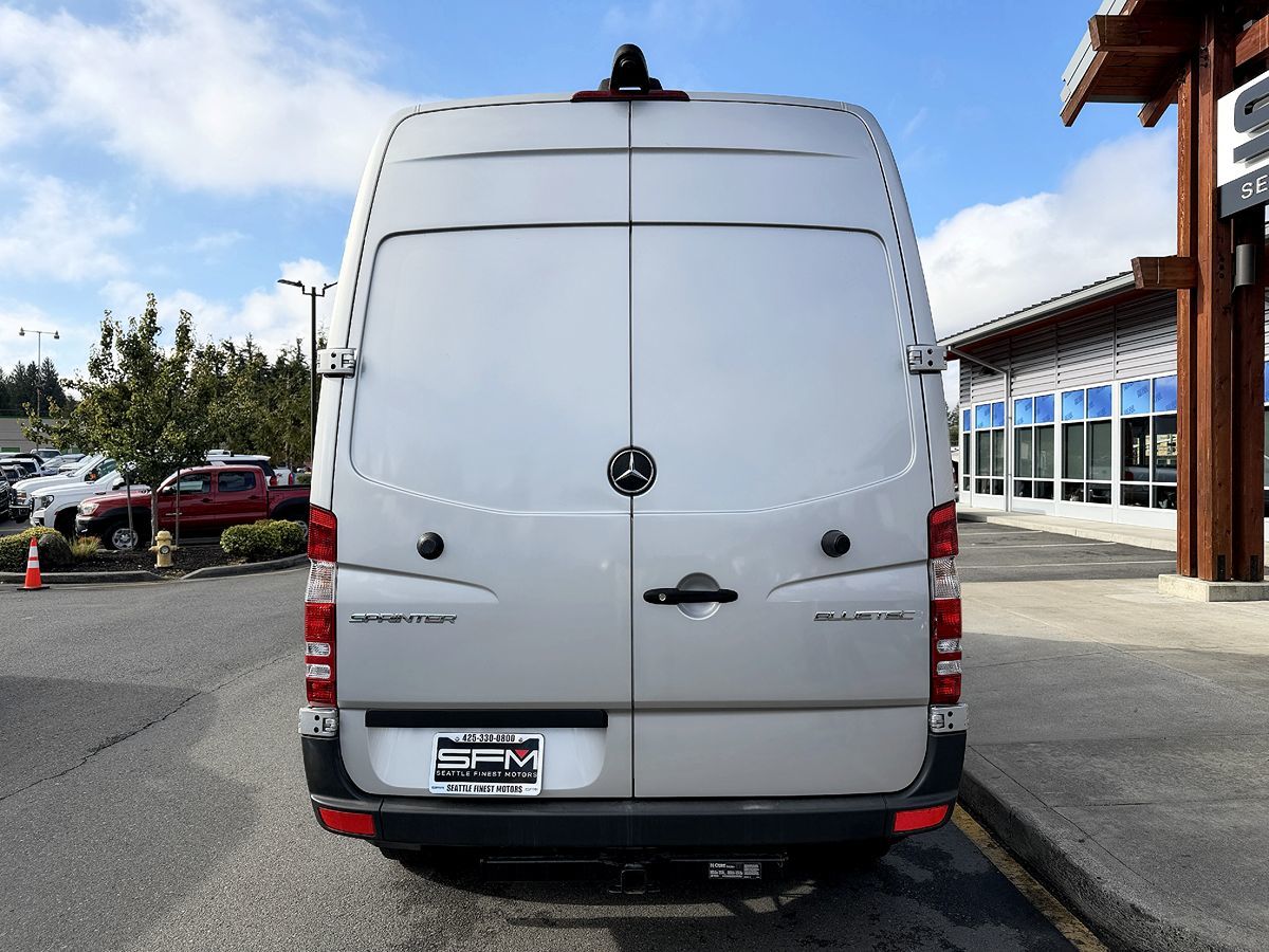Mercedes-Benz Sprinter photo 10