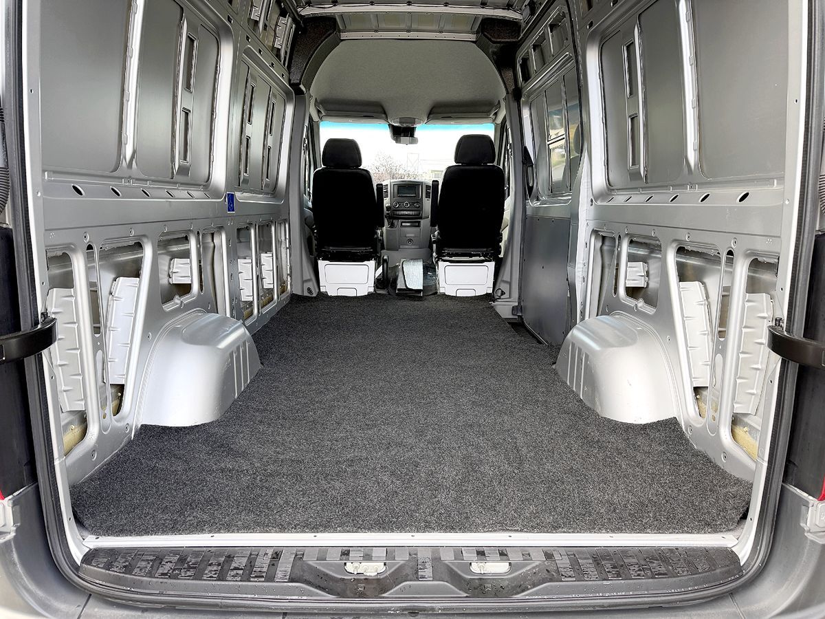 Mercedes-Benz Sprinter photo 16