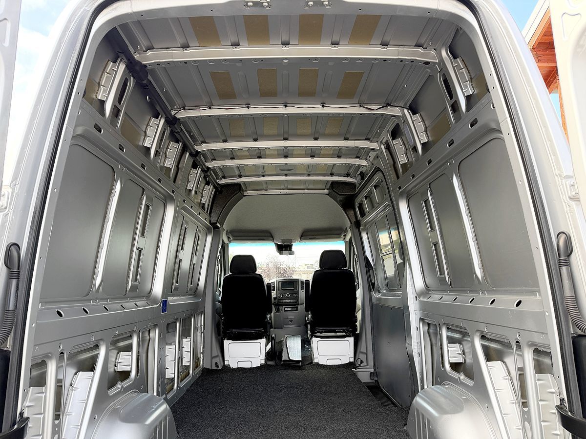 Mercedes-Benz Sprinter photo 17