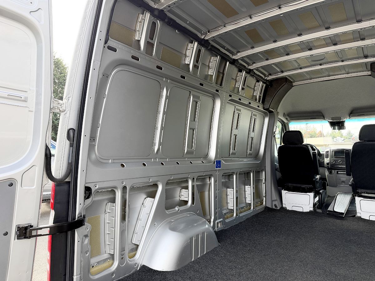 Mercedes-Benz Sprinter photo 18