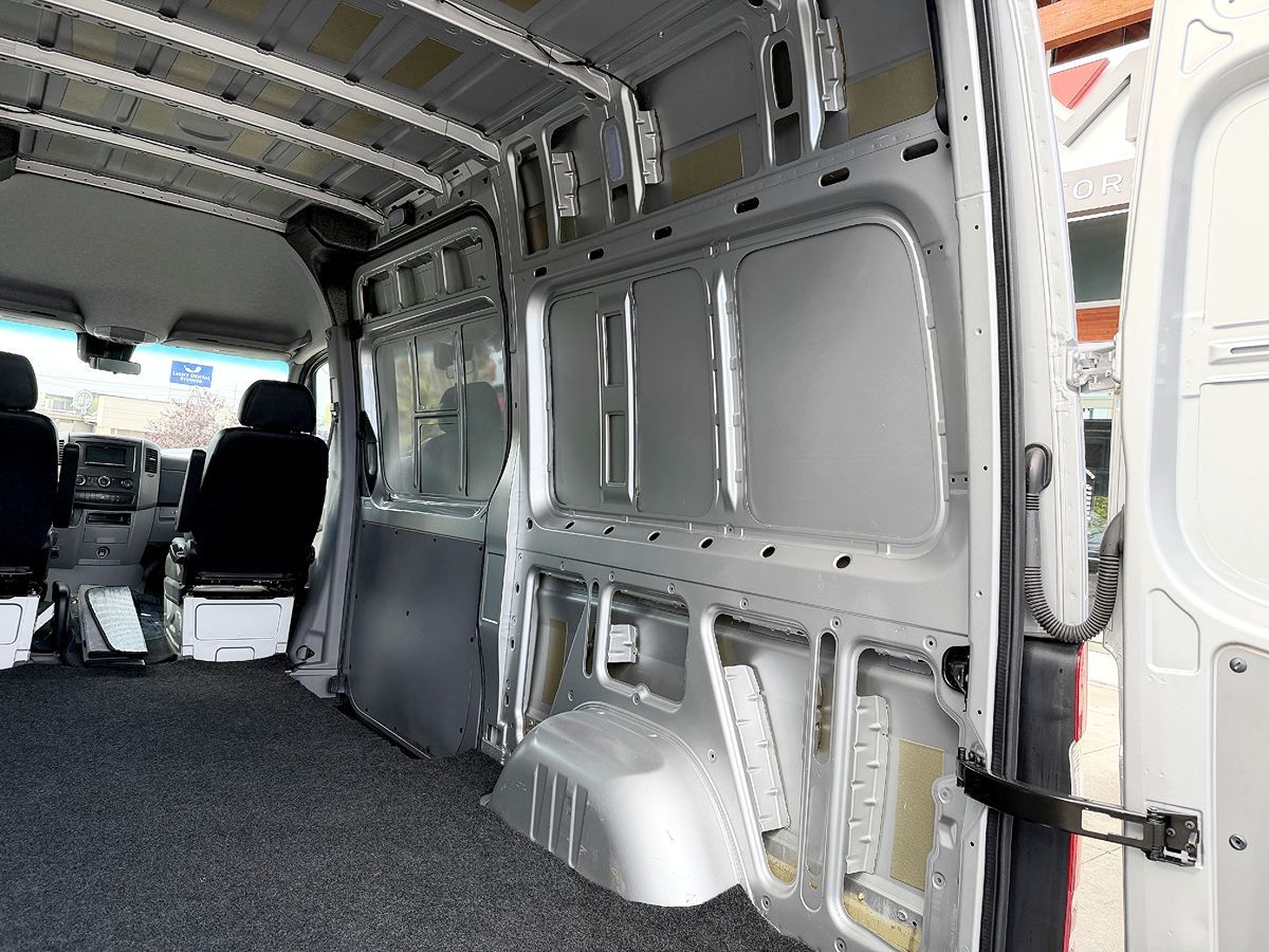 Mercedes-Benz Sprinter photo 19