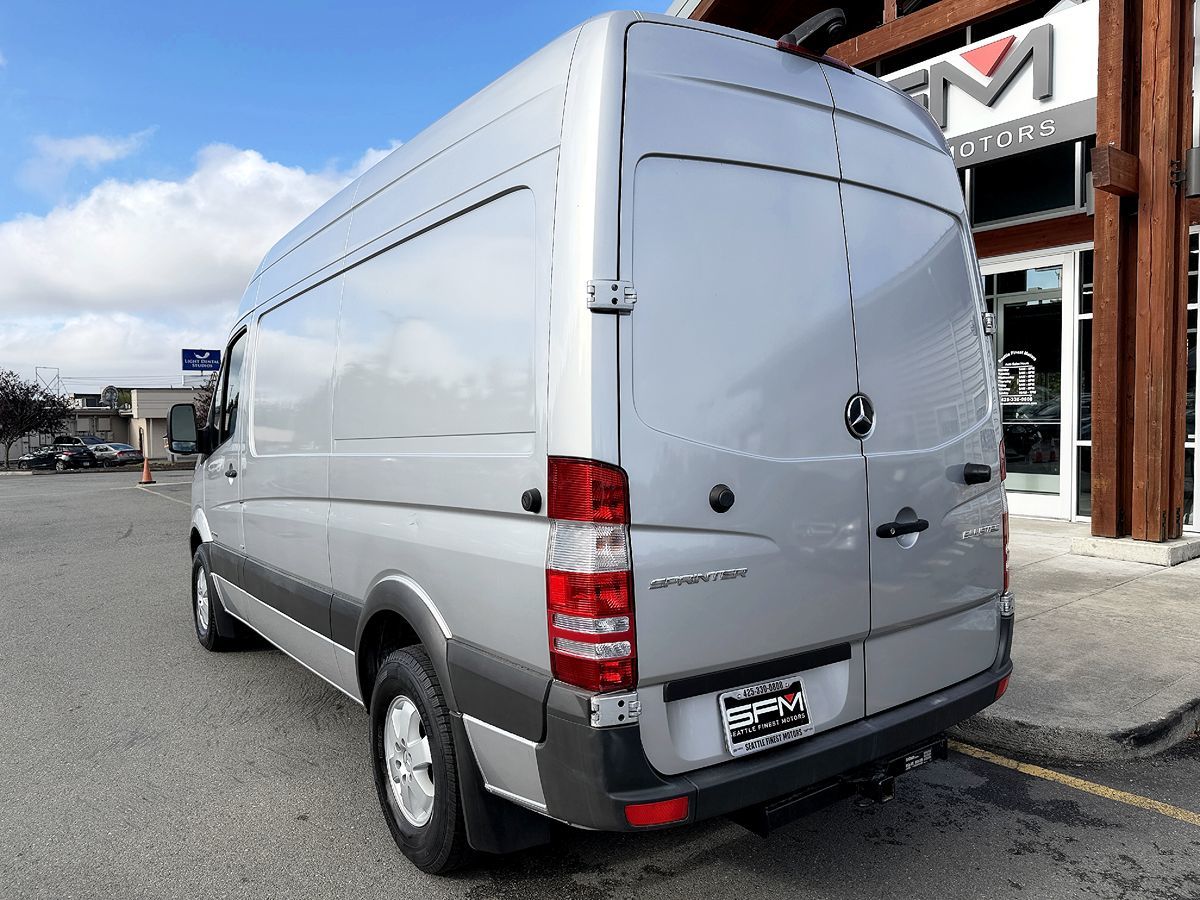Mercedes-Benz Sprinter photo 21