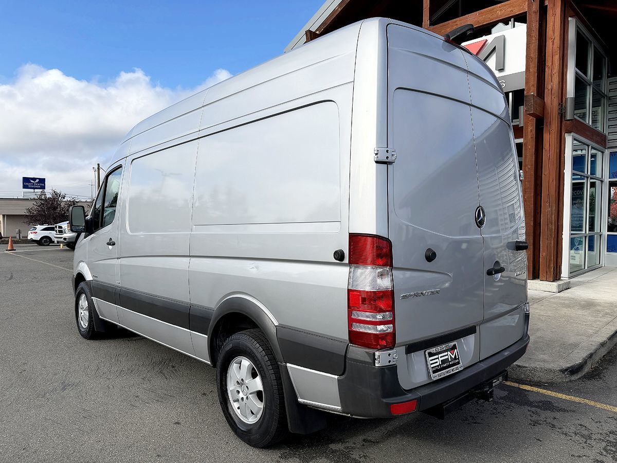Mercedes-Benz Sprinter photo 22