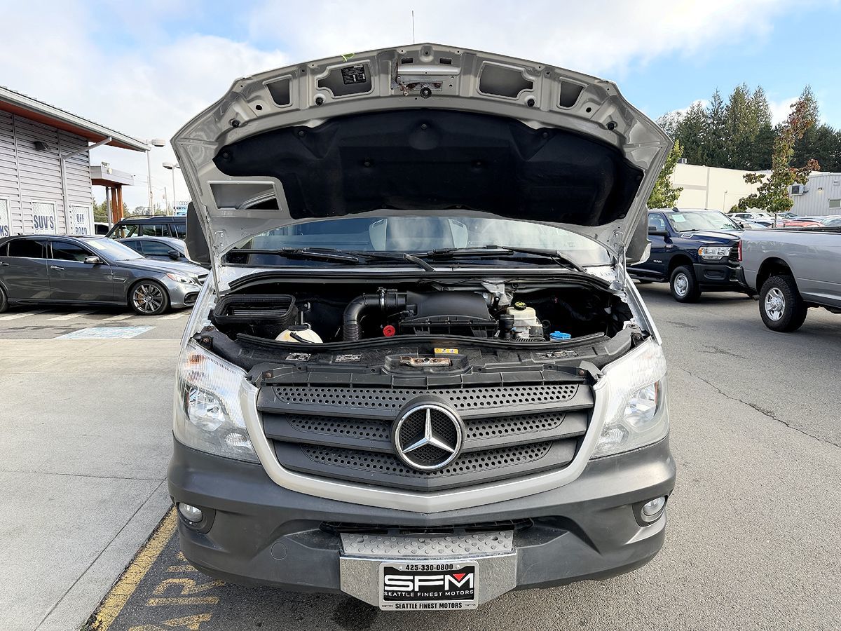 Mercedes-Benz Sprinter photo 24