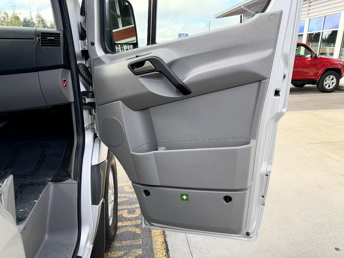 Mercedes-Benz Sprinter photo 28