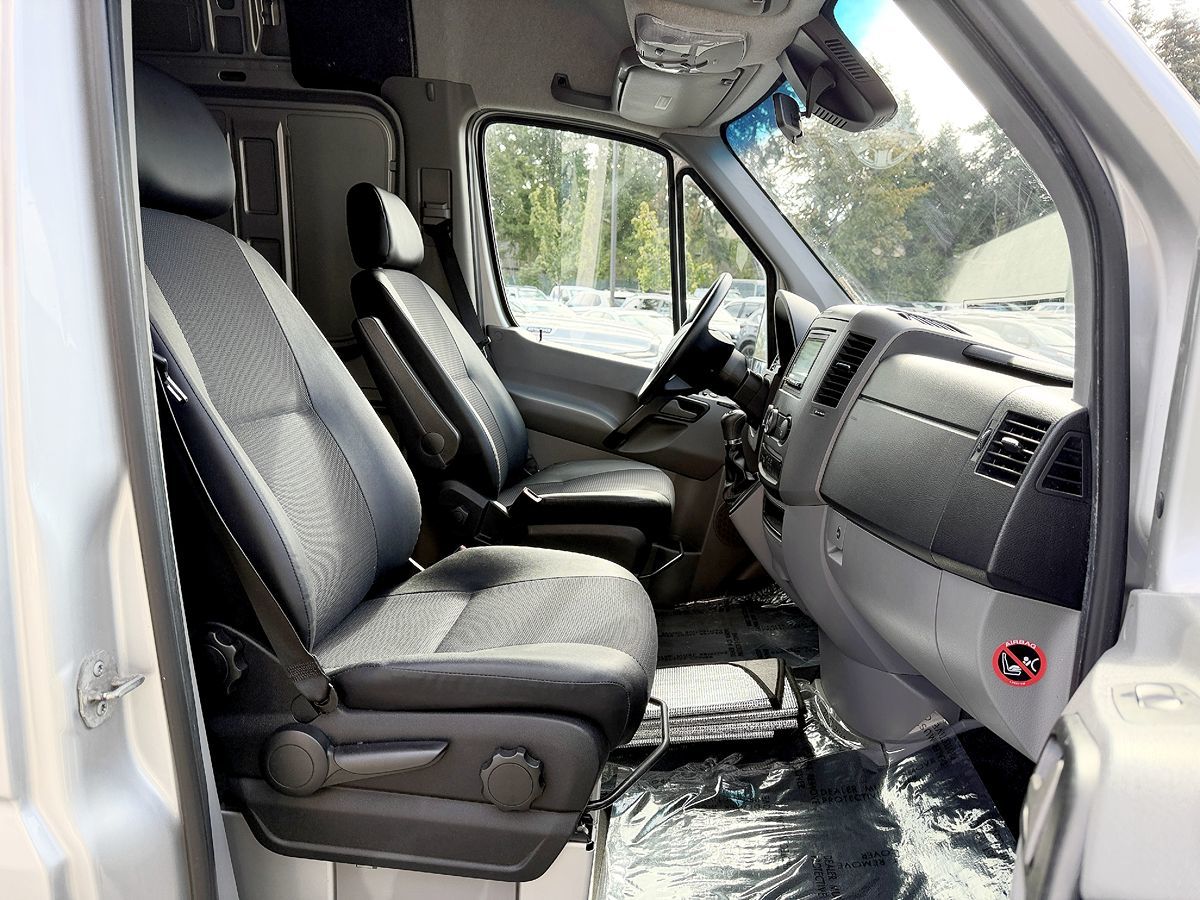 Mercedes-Benz Sprinter photo 31