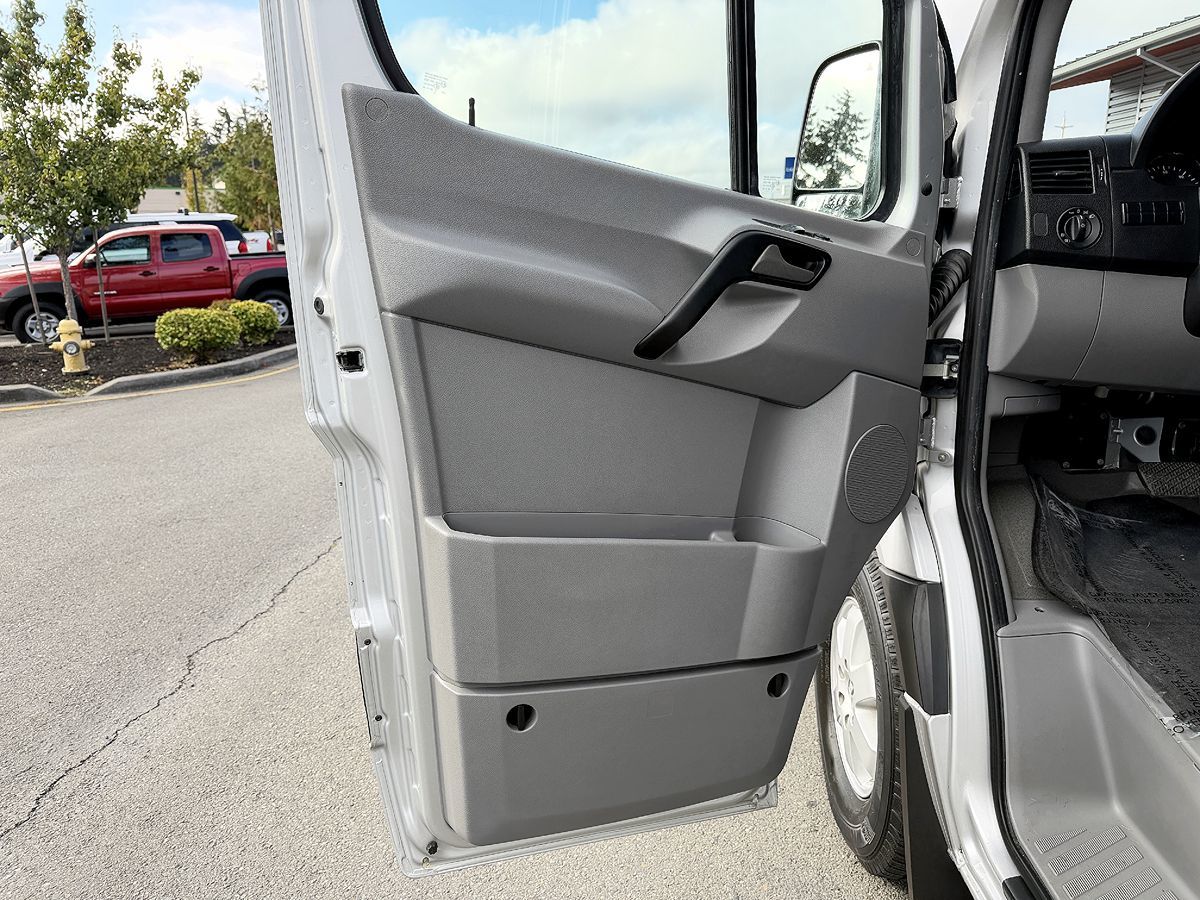 Mercedes-Benz Sprinter photo 33