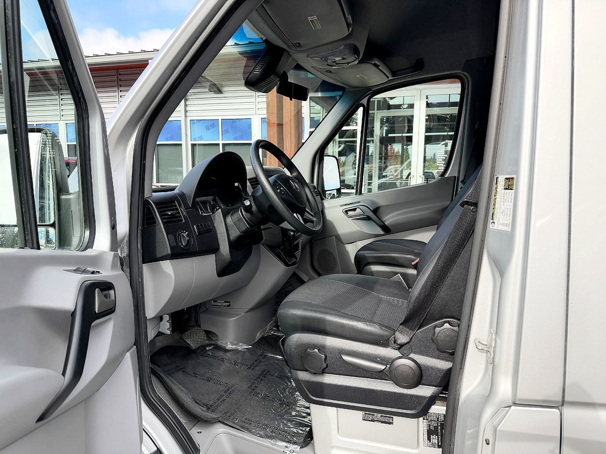 Mercedes-Benz Sprinter photo 35