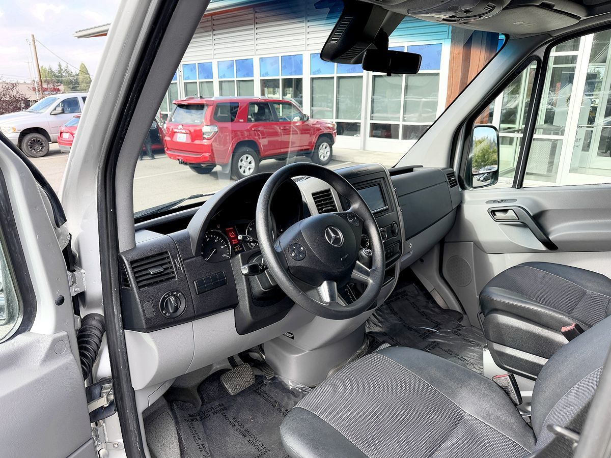 Mercedes-Benz Sprinter photo 36