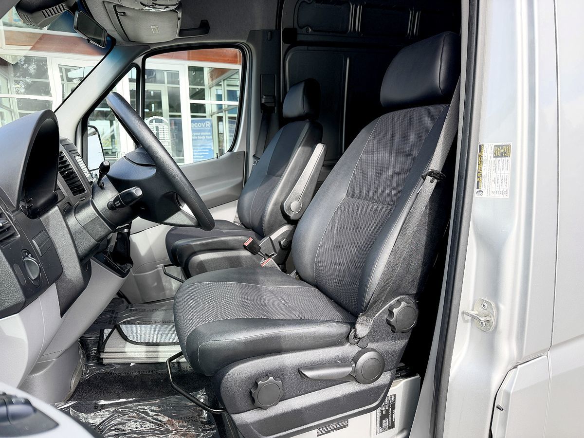 Mercedes-Benz Sprinter photo 37
