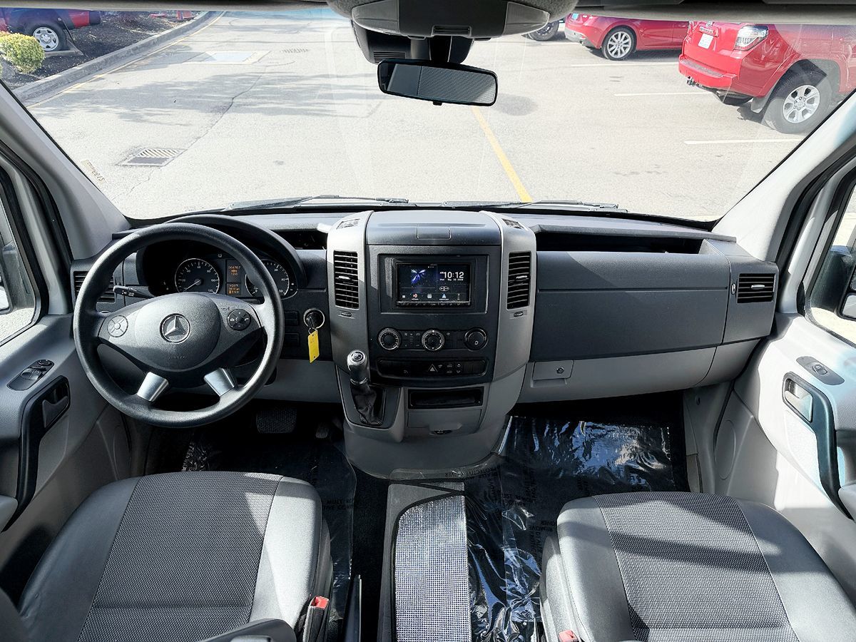 Mercedes-Benz Sprinter photo 40