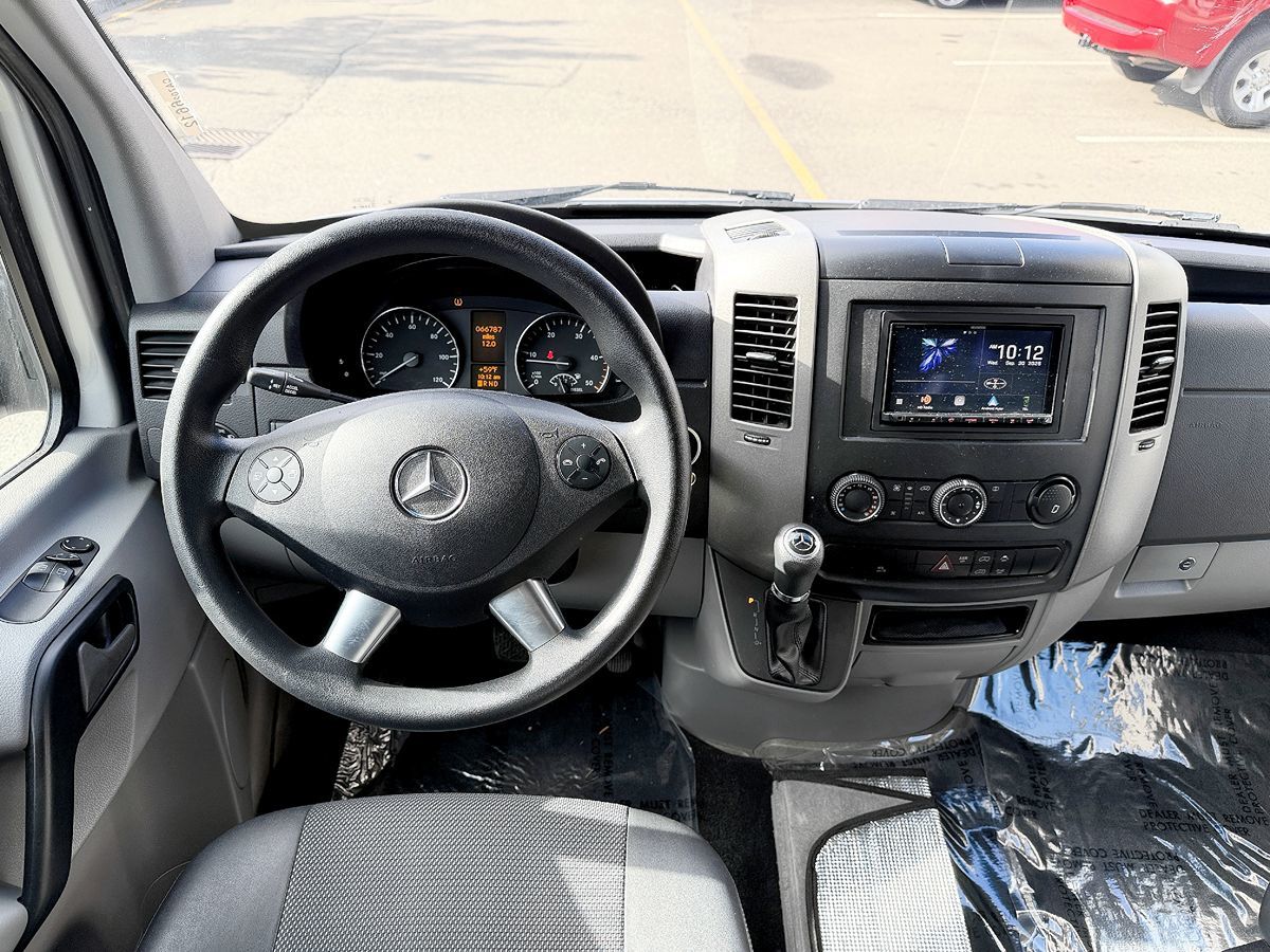 Mercedes-Benz Sprinter photo 42